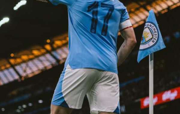 Kevin De Bruyne chwali Phila Fodena za podniesienie poprzeczki w Manchester City